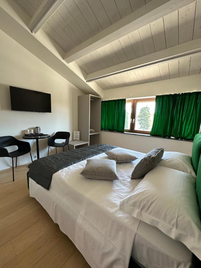 C House Rooms Lake Peschiera del Garda Luaran gambar